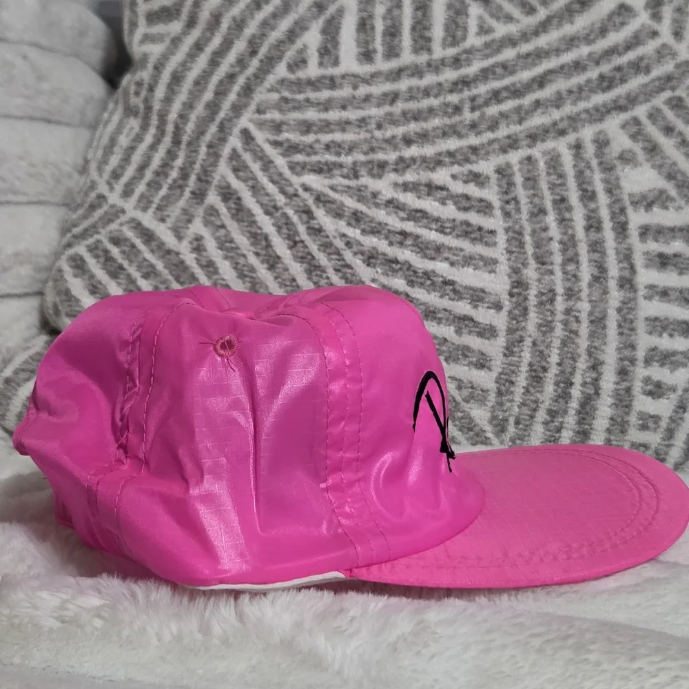 Rare Vintage‎ Ray-Ban Neon Pink Satin Baseball Cap Bump Bonnets Ski Headwear